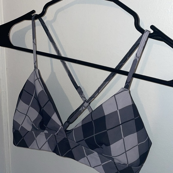 ALO Yoga plaid criss cross sports bra - Picture 3 of 7